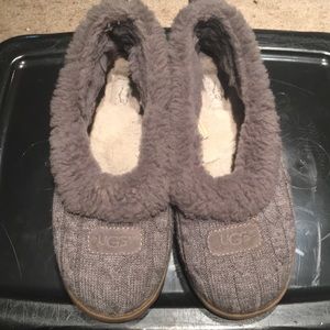 Ugg outdoor slipper shoes.
